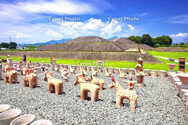 八幡塚古墳　人物　動物埴輪群像　狩猟の場面　群馬県 [KHI110015628]