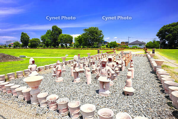 八幡塚古墳　人物　動物埴輪群像　群馬県 [KHI110015631]