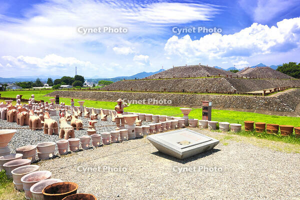 八幡塚古墳　人物　動物埴輪群像　群馬県 [KHI110015632]