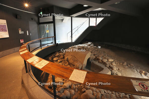 八幡塚古墳　舟形石棺　群馬県 [KHI110015645]