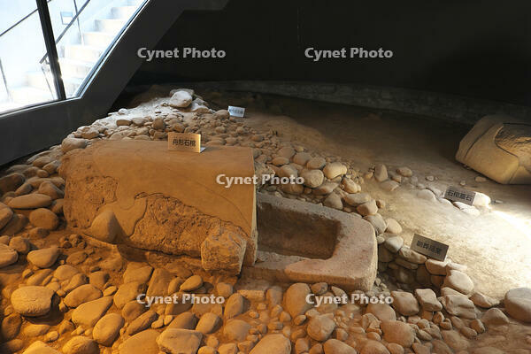 八幡塚古墳　舟形石棺　群馬県 [KHI110015646]