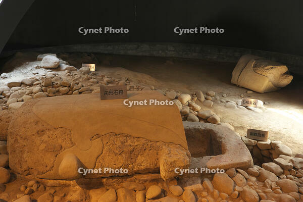 八幡塚古墳　舟形石棺　群馬県 [KHI110015647]