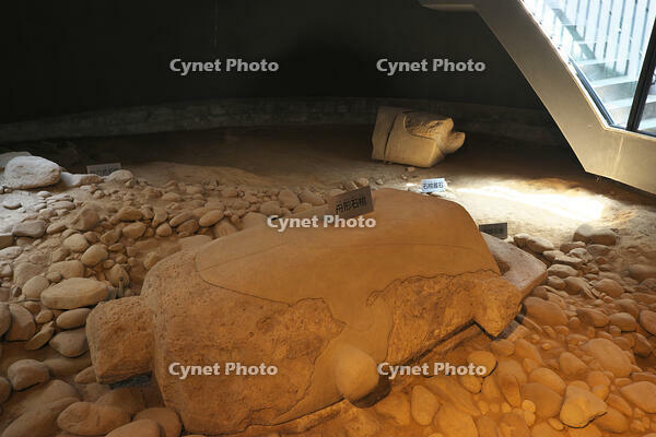 八幡塚古墳　舟形石棺　群馬県 [KHI110015648]