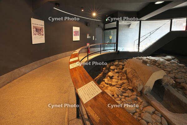 八幡塚古墳　舟形石棺　群馬県 [KHI110015650]