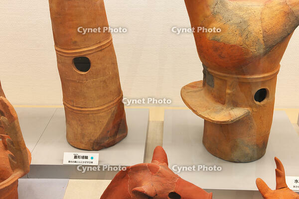 器財埴輪・円筒埴輪　埼玉県 [KHI110015704]