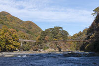 秋の吹き割の滝 [KTO110004145]