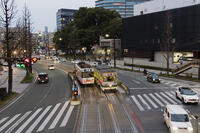 夕景の熊本市電 [KTO110004172]