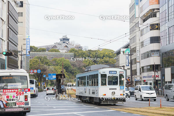 熊本城と市電 [KTO110004175]