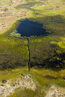 池　湿地帯　中州　世界遺産　空撮 [SKA110002669]