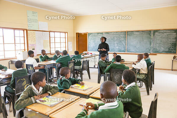 小学校　授業　ゼレ村　カラハリ砂漠 [SKA110002737]