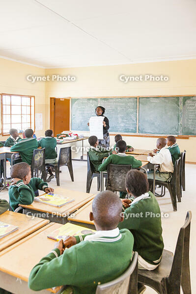 小学校　授業　ゼレ村　カラハリ砂漠 [SKA110002738]