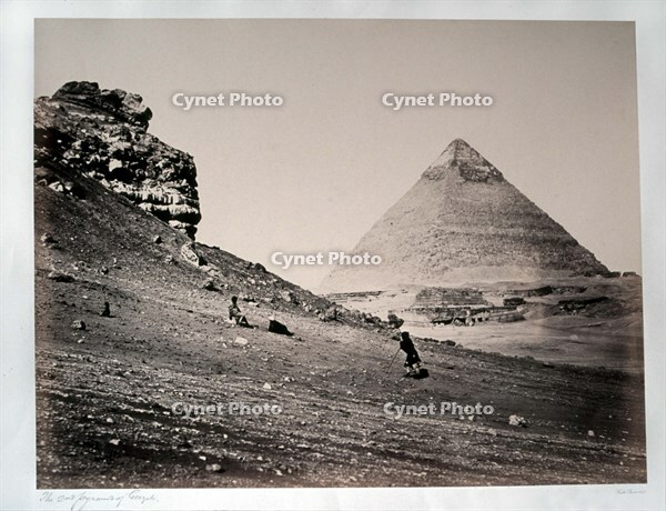 Francis Frith, Giseh Pyramid and fellahs in the foreground [PHT110262192]