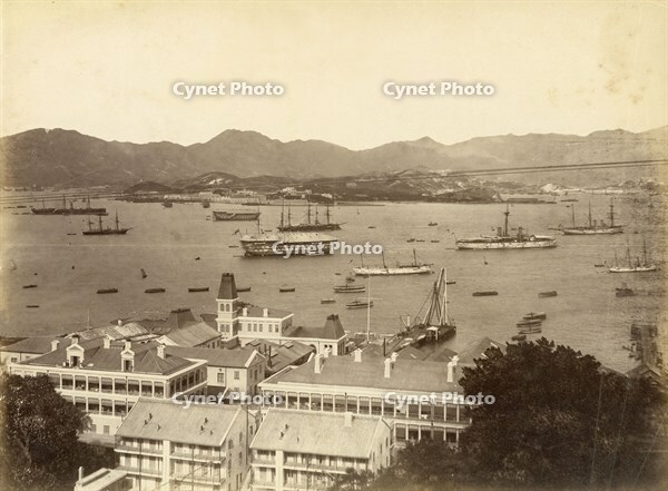 Hong Kong harbour (China) [PHT110262214]