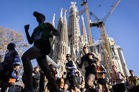 La marato al seu pas per Sagrada Familia, marato de Barcelona 2026 15.03.2026 [ABM112368206]