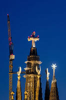 El temple de la Sagrada Familia amb la creu que corona la torre de Jesus, Barcelona 17.03.2026 [ABM112368212]