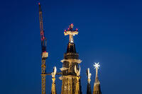 El temple de la Sagrada Familia amb la creu que corona la torre de Jesus, Barcelona 17.03.2026 [ABM112368213]