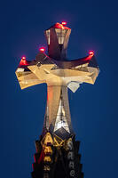 Creu que corona la torre de Jesusde la Sagrada Familia, Barcelona 17.03.2026 [ABM112368214]