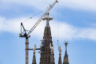 Temple de la Sagrada Familia amb la creu que corona la Torre de Jesus, Barcelona 14.05.2026 [ABM112368249]