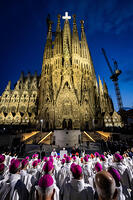 El Papa Lleo XIV beneeix la torre de Jesus del temple de la Sagrada Familia, Barcelona 10.06.2026 [ABM112368255]