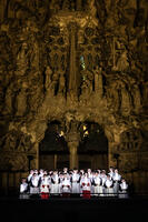 El Papa Lleo XIV beneeix la torre de Jesus del temple de la Sagrada Familia, a la foto Escolania de Montserrat, Barcelona 10.06.2026 [ABM112368258]
