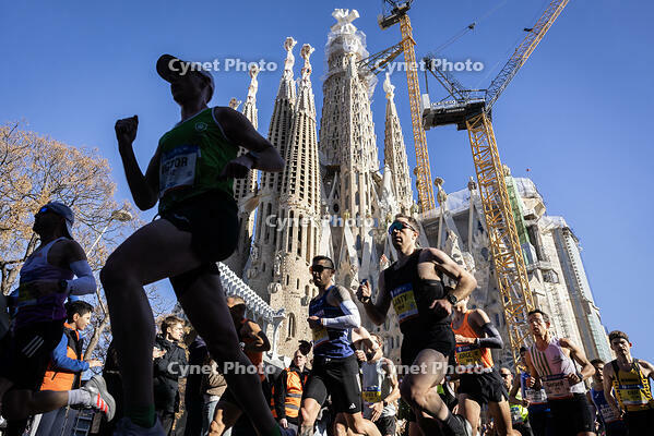 La marato al seu pas per Sagrada Familia, marato de Barcelona 2026 15.03.2026 [ABM112368206]