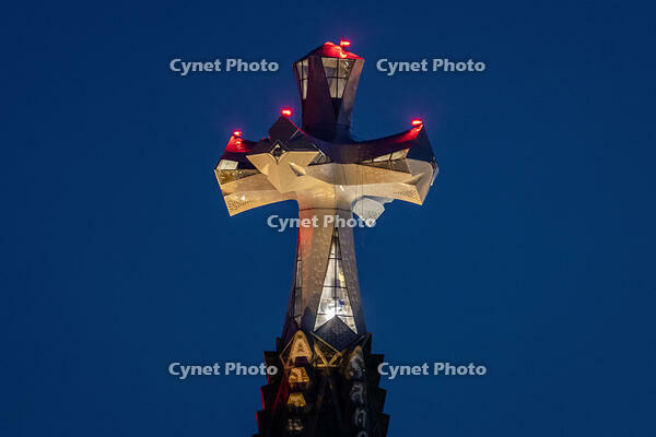 Creu que corona la torre de Jesusde la Sagrada Familia, Barcelona 17.03.2026 [ABM112368215]