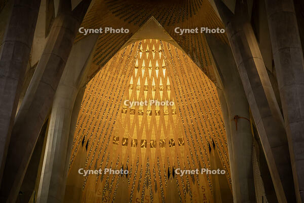 Interior de la basilica de la Sagrada Familia, a la imatge evocacio del Deu Creador, a la volta de l absis, Barcelona 7.05.2026 [ABM112368220]