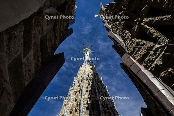 Torre de de la Mare de deu coronada amb una estrella, temple de la Sagrada Familia, Barcelona 14.05.2026 [ABM112368241]