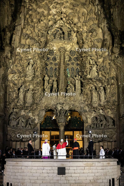 El Papa Lleo XIV beneeix la torre de Jesus del temple de la Sagrada Familia, a la foto moment de la benediccio, Barcelona 10.06.2026 [ABM112368253]