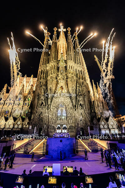 El Papa Lleo XIV beneeix la torre de Jesus del temple de la Sagrada Familia, Barcelona 10.06.2026 [ABM112368262]