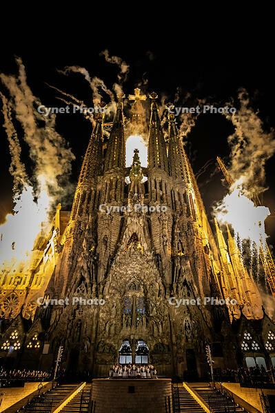 El Papa Lleo XIV beneeix la torre de Jesus del temple de la Sagrada Familia, Barcelona 10.06.2026 [ABM112368263]