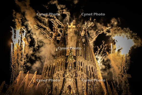 El Papa Lleo XIV beneeix la torre de Jesus del temple de la Sagrada Familia, Barcelona 10.06.2026 [ABM112368264]
