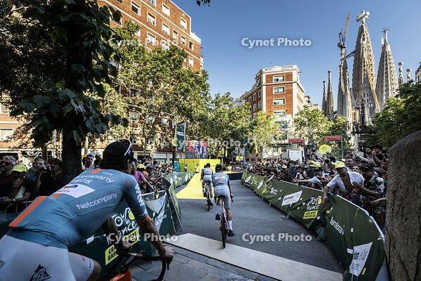 Presentacio equips Tour de Fran?a, avinguda Gaudi amb la Sagrada Familia, Barcelona 2.07.2026 [ABM112368266]