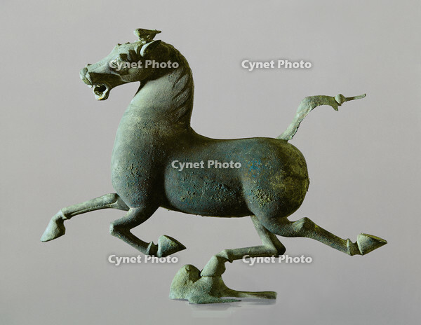 Flying horse, one leg resting on a swallow. Bronze figure, excavated 1969 at Wu-Wai, Gansu, China. Eastern Han Dynasty (2nd CE) 34.5 x 45 cm. [ABM111073293]