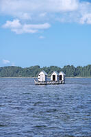 高瀬川（小川原湖）のマテ小屋 [TMA110070113]