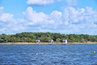 高瀬川（小川原湖）のマテ小屋 [TMA110070116]