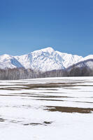 夕張山地と残雪の農地 [TMA110071749]