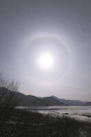 かなやま湖と月暈 [TMA110071805]