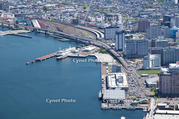 函館港と函館駅とベイエリア [TMA110068562]