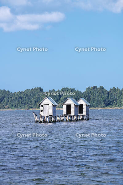 高瀬川（小川原湖）のマテ小屋 [TMA110070112]