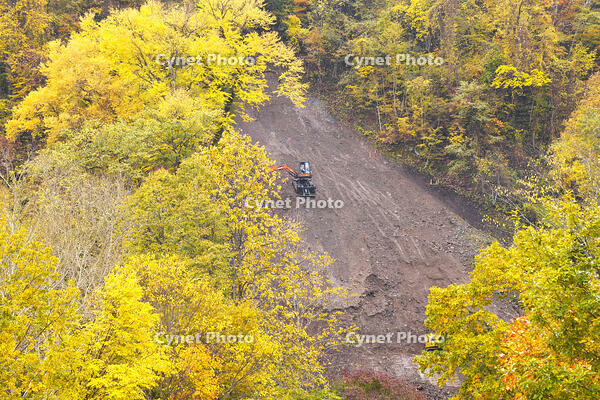 高所法面掘削作業 [TMA110070173]