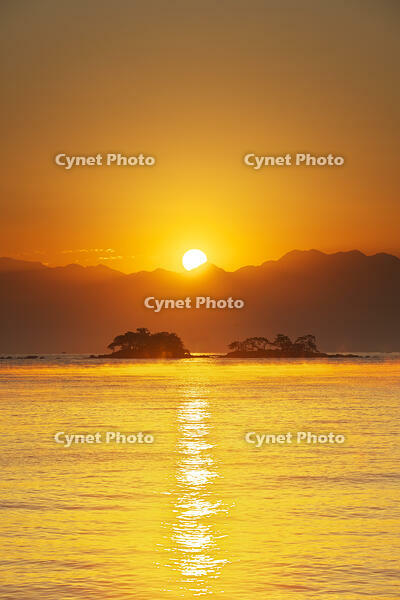 虻ヶ島と立山連峰の日の出 [TMA110070804]