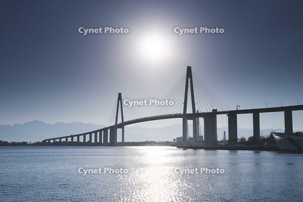 新湊大橋の朝 [TMA110070888]