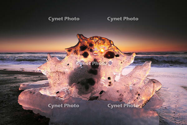 十勝のジュエリーアイスの日の出　太平洋 [TMA110070911]