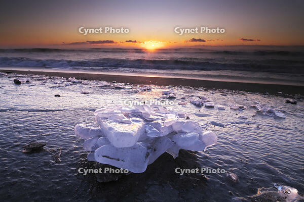 十勝のジュエリーアイスの日の出　太平洋 [TMA110070917]