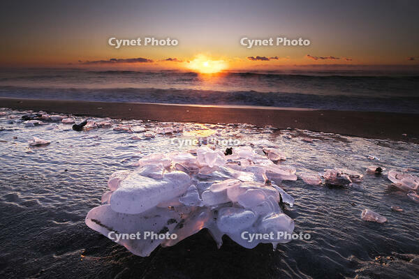 十勝のジュエリーアイスの日の出　太平洋 [TMA110070918]