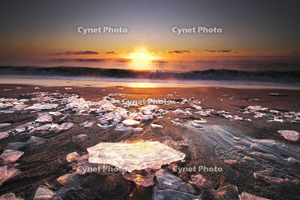 十勝のジュエリーアイスの日の出　太平洋 [TMA110070919]