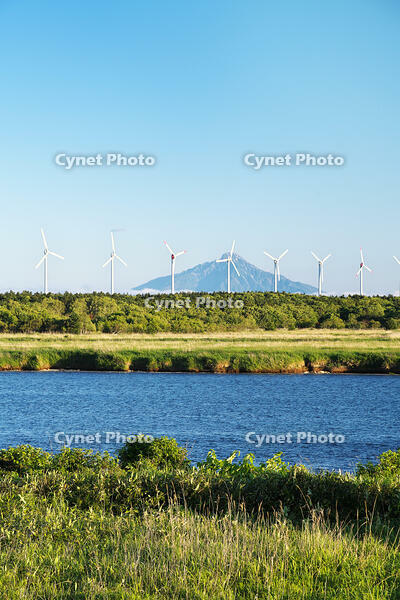 利尻島と天塩川とオトンルイ風力発電所 [TMA110073237]
