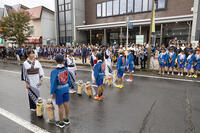 花輪ばやし　子供パレード　バチ合わせ [OKE110020676]