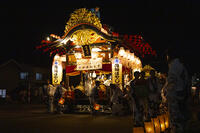 花輪ばやし　朝詰　稲村橋へ出発（舟場元町） [OKE110020750]